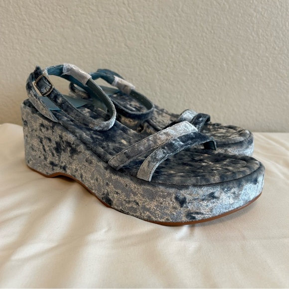 Jeffery Campbell Women’s Activate Blue Crushed Velvet Platform Sandal, Size 9 - Picture 3 of 9